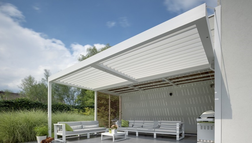 Duurzame hout-aluminium terrasoverkapping met dak dat kantelbaar is voor alle seizoenen