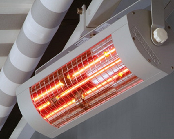 Inbouwverwarming (2000 of 1400 watt) en dimbare verlichtingsopties voor aanpassing naar wens